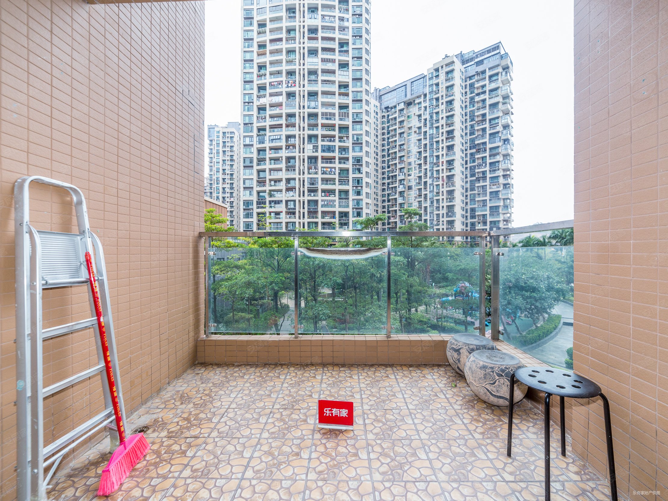 阳光天健城 电梯房 满五 临地铁 交通便利 车位充足