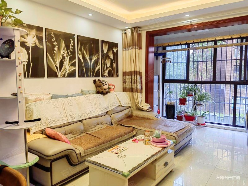 次新小区,香堤澜湾大三房急售185万,精装修