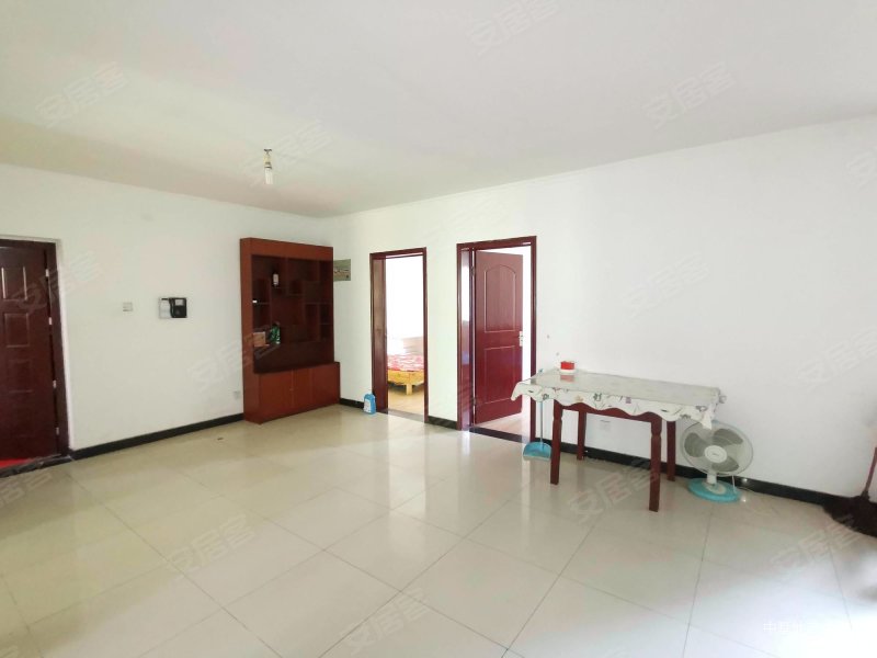 金都华庭(三期) 交通便捷 带电梯 刚需小三居 近地铁