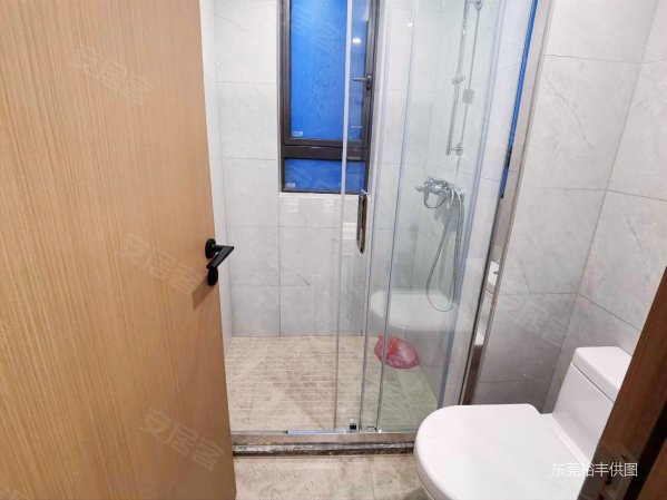 万象府4室2厅2卫126㎡西南500万