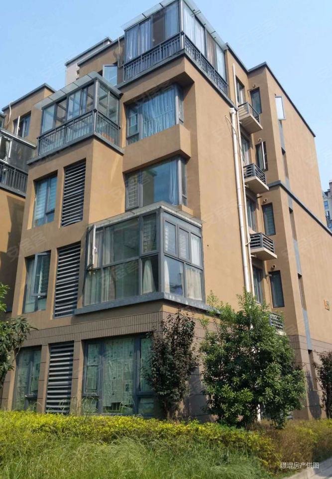 一楼大院子 洋房 架空 无遮挡,东郊小镇第七街区二手房,180万,3室2厅