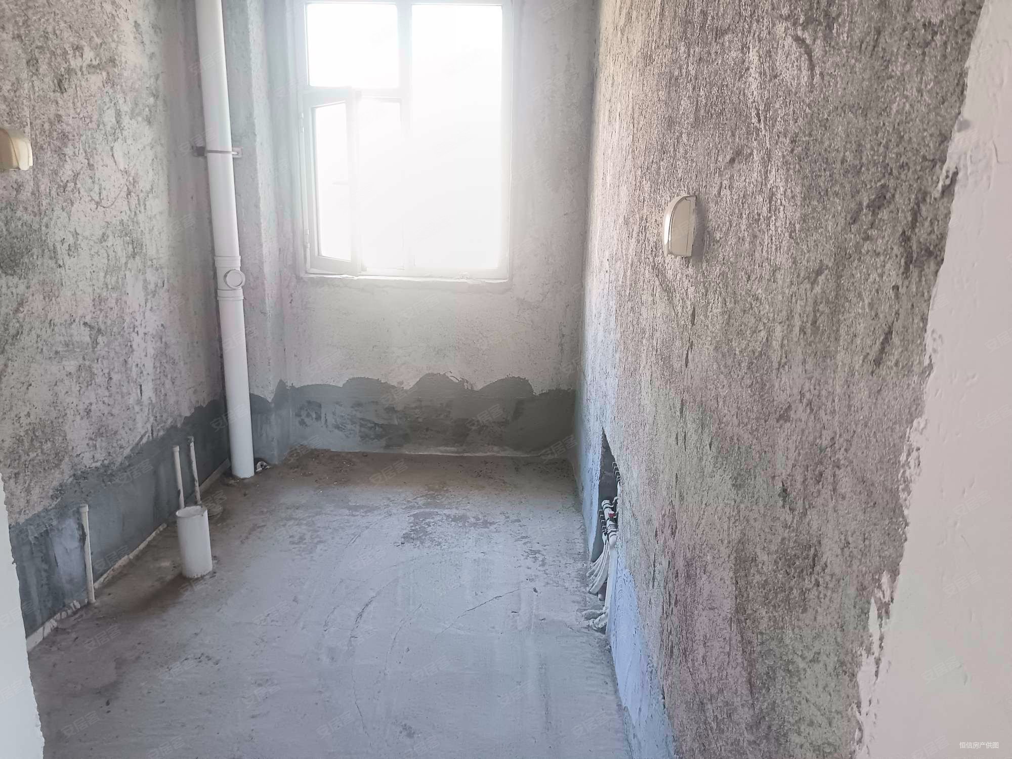 鲁昱绿城5室3厅2卫272㎡南139.8万