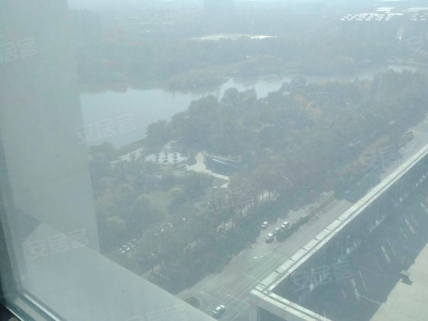 郑州郑东新区龙子湖博雅广场龙子湖大学城,博雅广场,楼下地铁口,朝阳