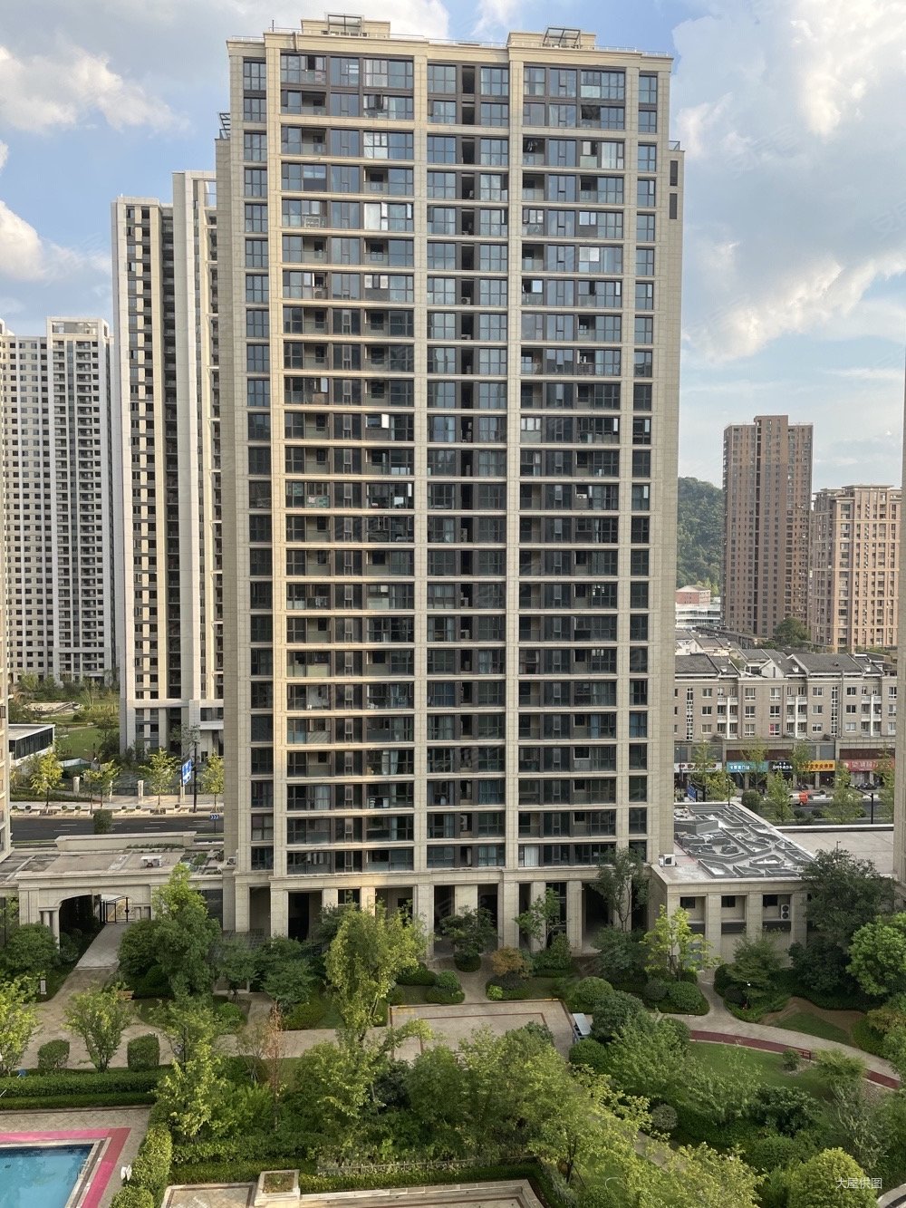 滨湖新城绿城开发,楼下就事新天地商业广场,绿城玉兰花园(临安)二手房