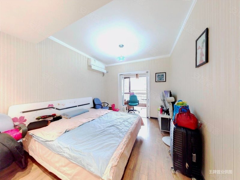 高新三小三初 板式小高层 精装三居室 诚心出售