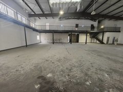 北京通州宋庄宋庄艺术区库房出租层高6米多水 电 暖气 配套完善好停车出租房源真实图片