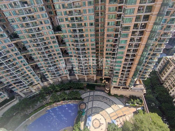 深圳福田皇岗金港豪庭实拍真房 走路过关 地铁福田口岸d2口 朝南客厅