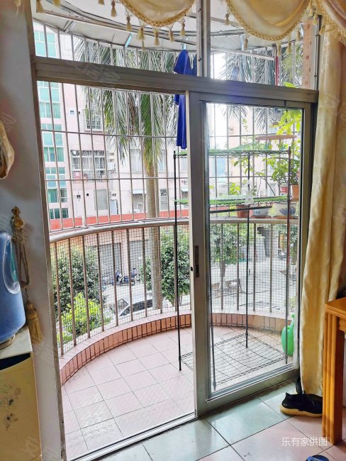 雍景花园楼龄新近医院南北通透小三房