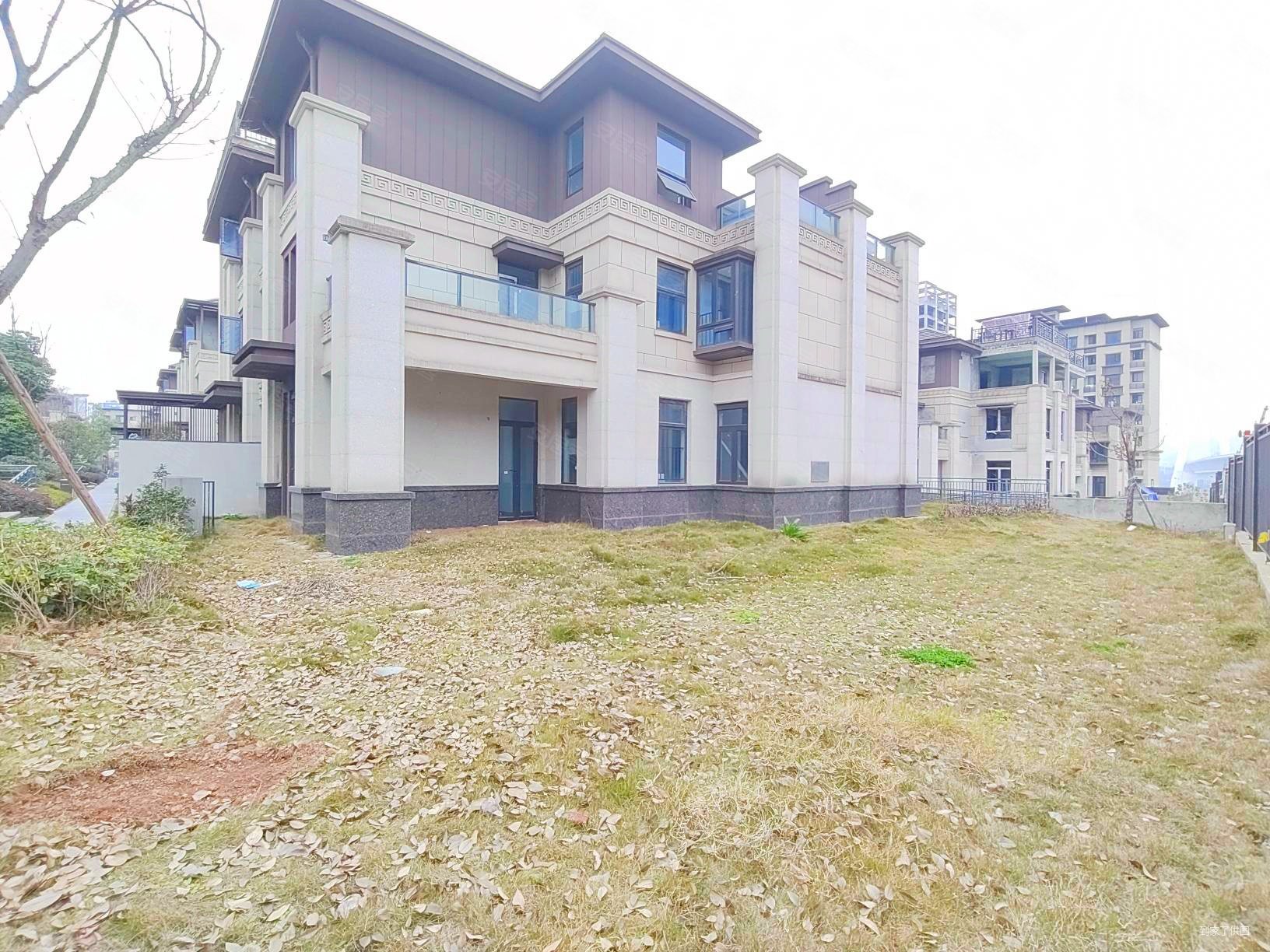 荣盛滨江华府紫麟府(别墅)4室2厅3卫147㎡南北135万