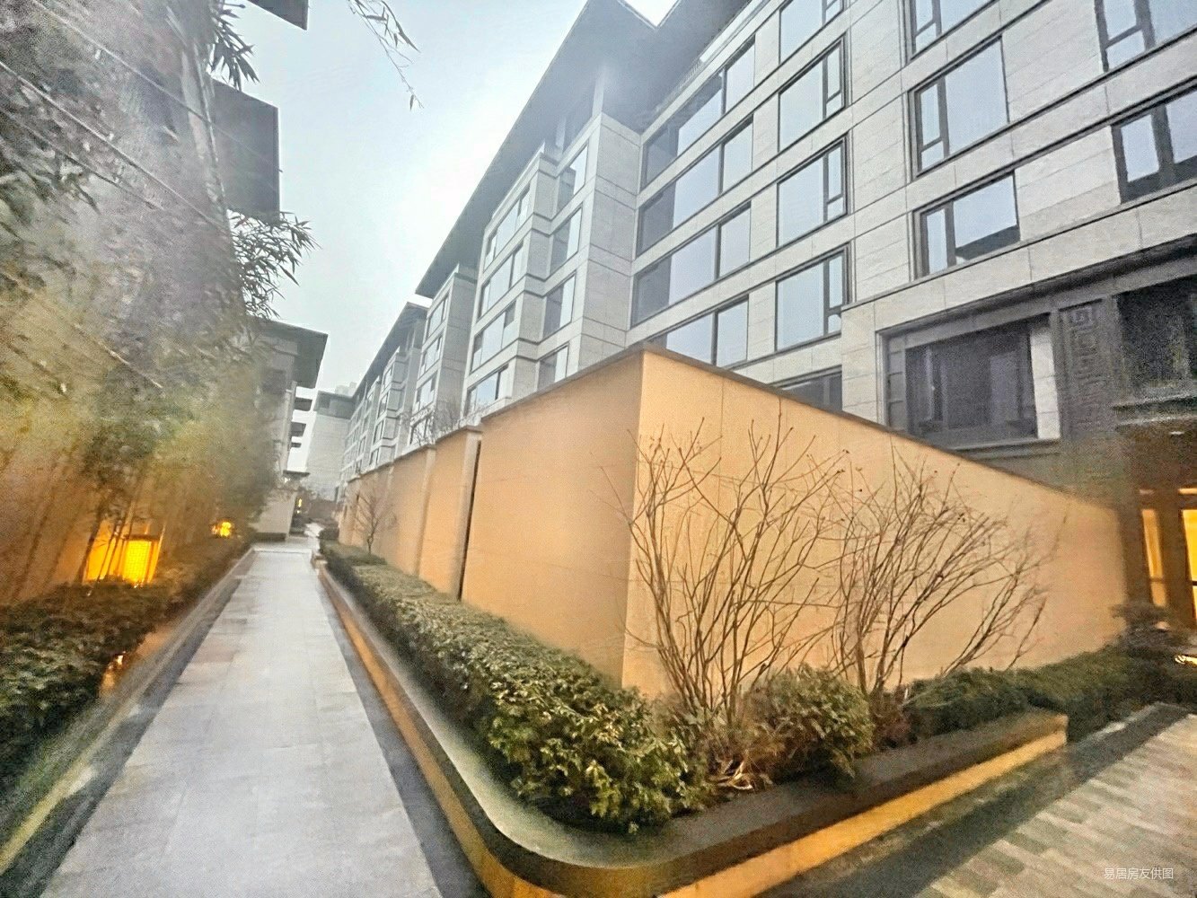万达长安龙胤5室2厅3卫280㎡东1300万