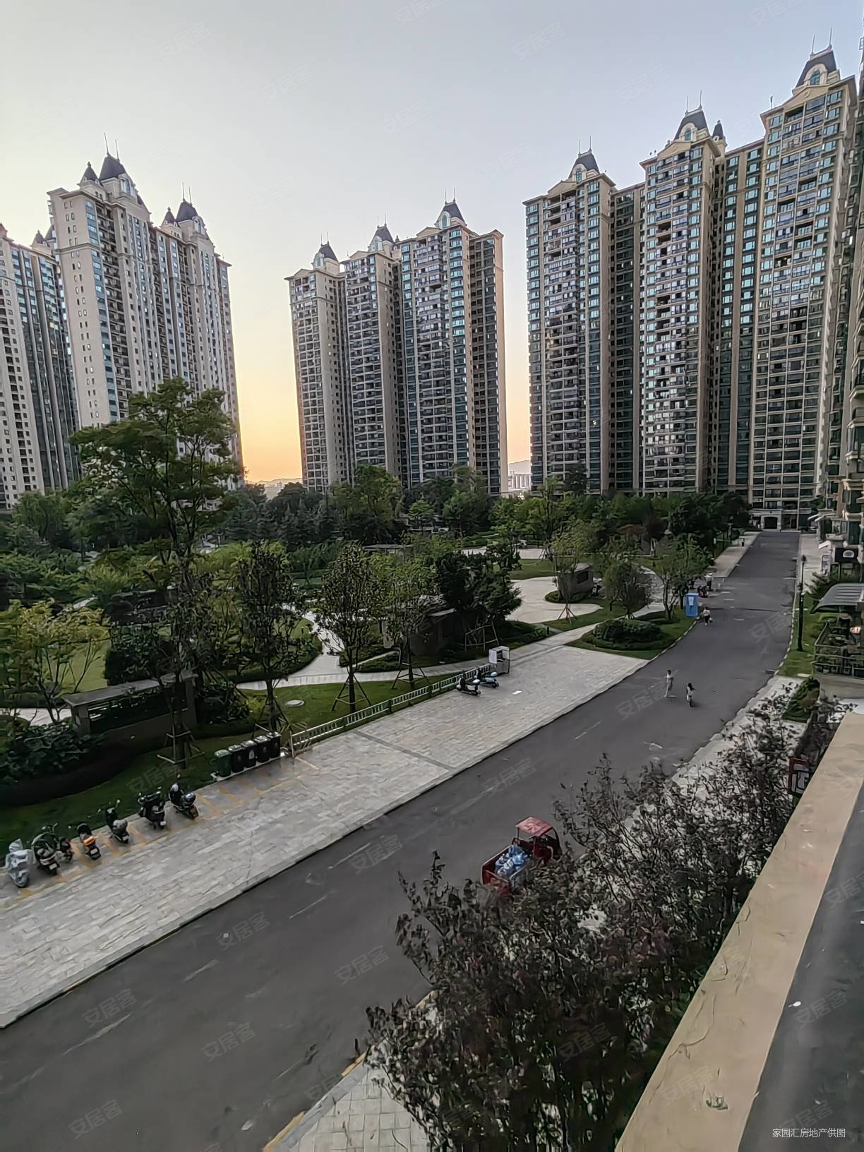 急售恒大城三期地铁口两房从未入住过精装修朝小区