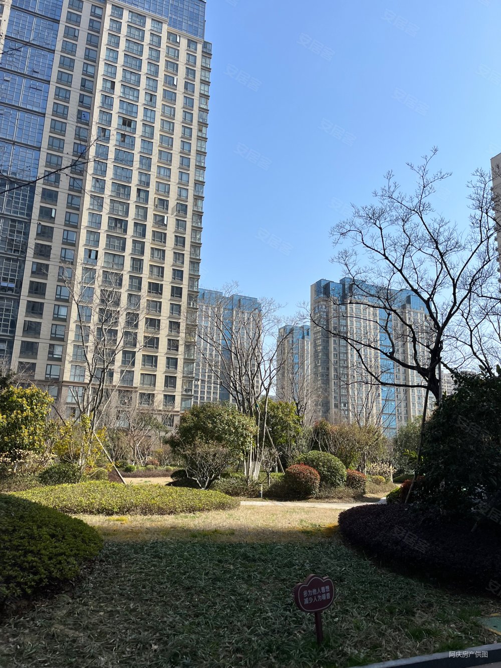 城东优湖美地湖景房13楼毛胚3室2厅两卫122平248万