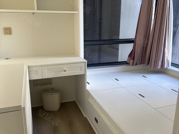 凉山西昌长宁小区星月湖畔航天学校对面 奶油风套三 带空调 家具齐全 拎包入住出租房源真实图片