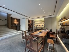 武夷山崇安崇安城区现场实拍！世贸国风 精致茶空间民宿装修 地上三层 带家具家电出租房源真实图片