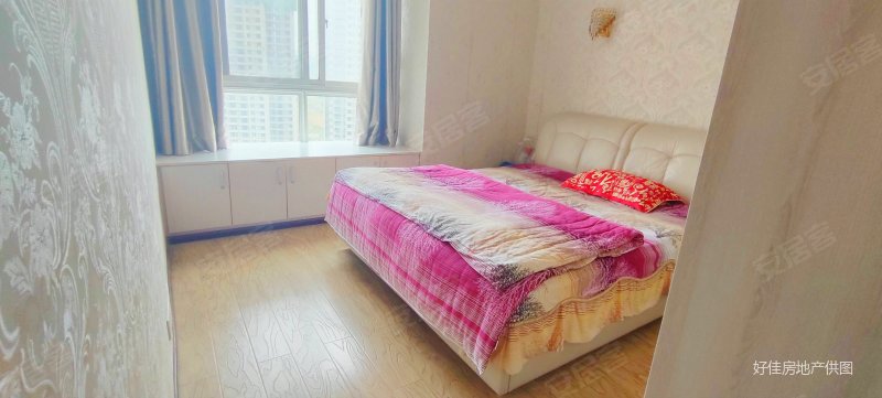 绿地伊顿公馆 正规商品房 双卫 带电梯 南北通透 中间楼层