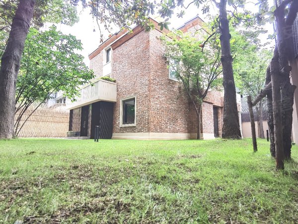 上海静安静安寺道里官邸560长乐路沿街独栋花园洋房.超大花园420平.