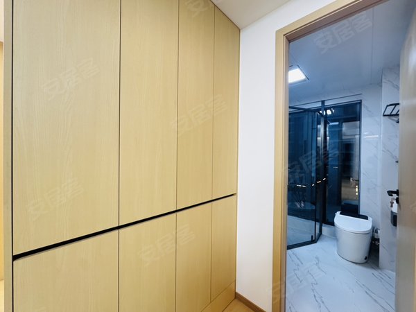 金华婺城湖海塘映湖华府金华罕见大平层6房超大客厅落地窗超大衣帽间全屋智能家居房源多出租房源真实图片