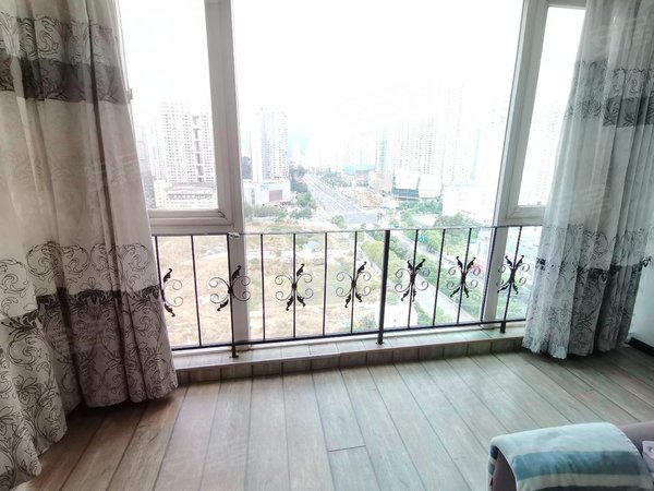 昆明五华黄土坡硅谷公寓电梯房假日城市西城时代旁精装修3房2卫家具