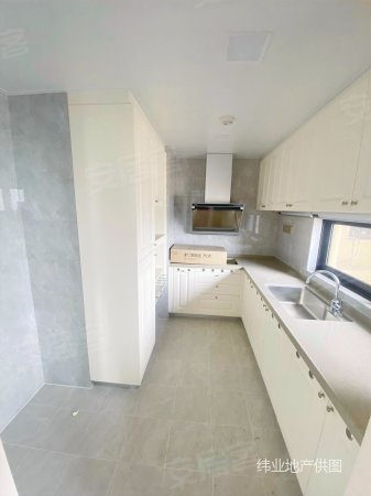 万科东新翡翠松湖4室2厅2卫118㎡南274万