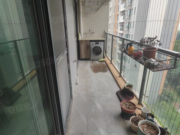 镜湖大道租房,嘉汇城东区豪华装修全新家私家电配置齐全,花都租房