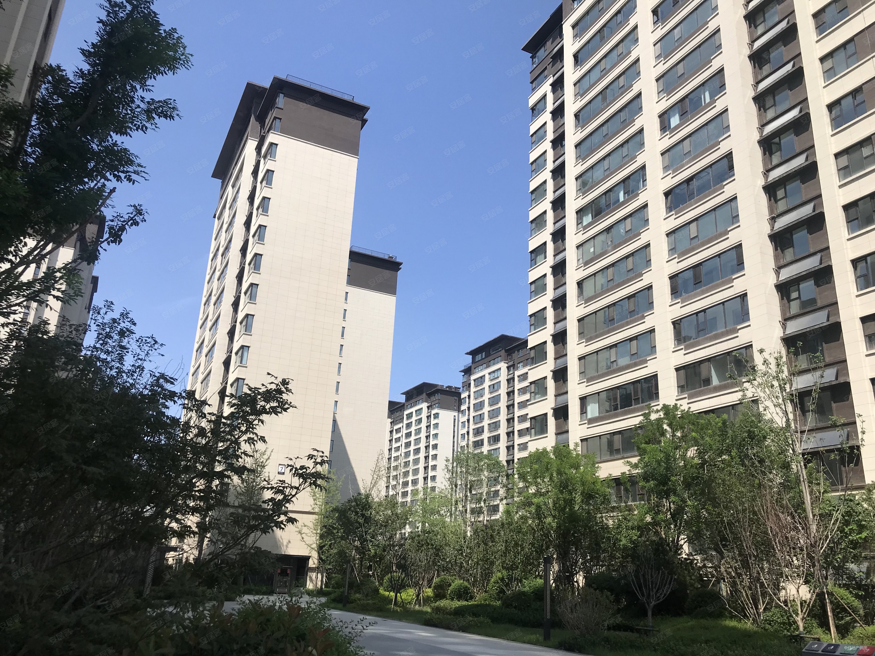 金地华著4室2厅2卫142.73㎡南北298万