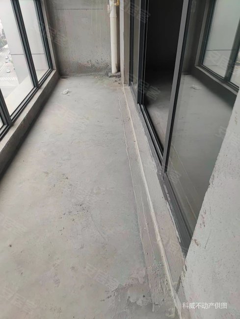 悦未来嘉苑房型好10多楼有车位另谈次新小区全新白坯