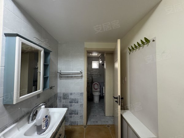 包头东河人民公园三电住宅小区三电住宅小区 2室1厅1卫 南北通透 57平 精装修出租房源真实图片