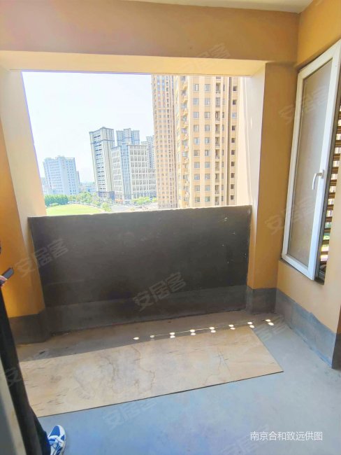 莉湖花园 满二 大两居 临地铁 购物方便 小区新