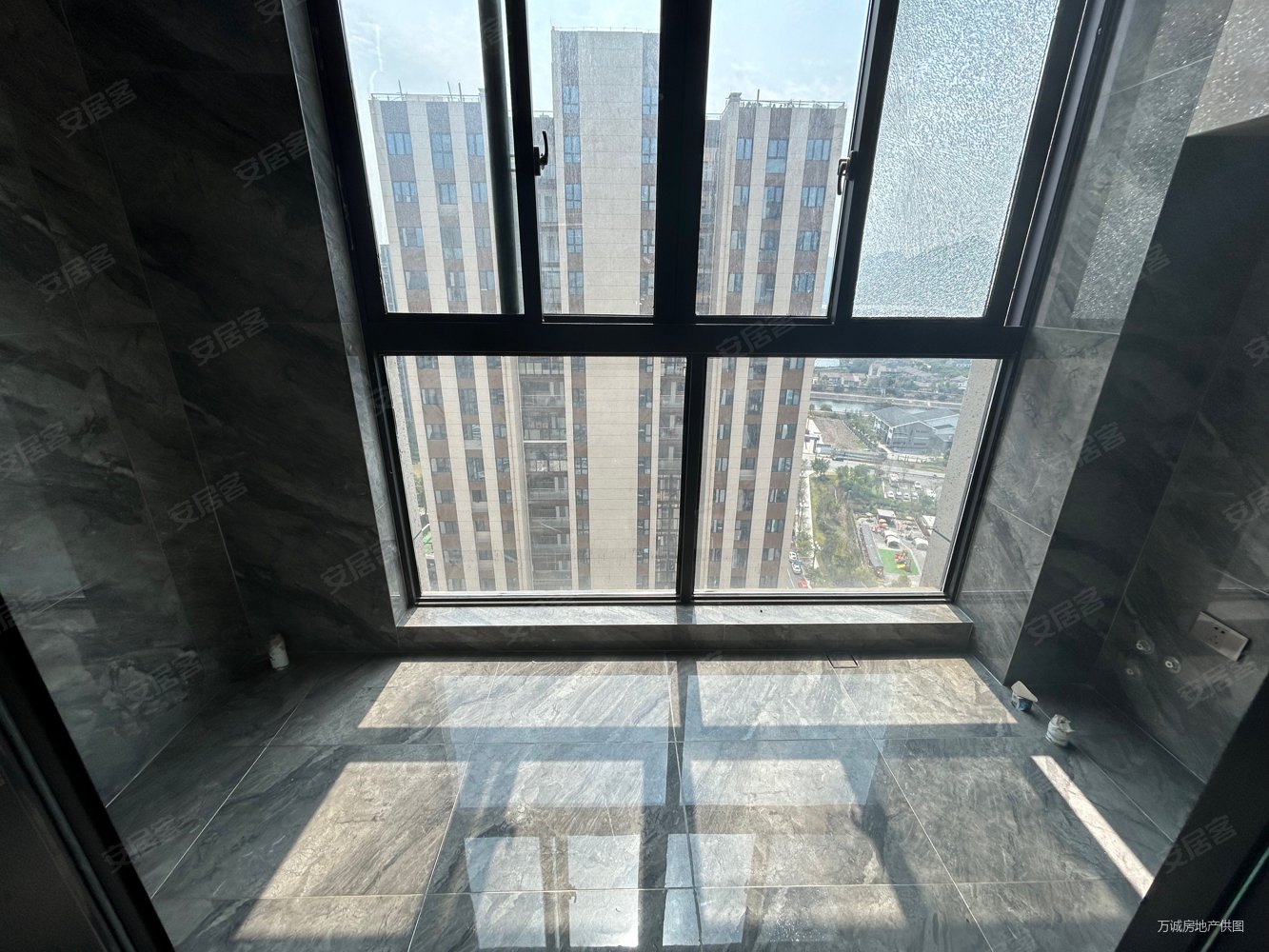 温州房产网>温州二手房>苍南县二手房>灵溪二手房>观澜苑>1333_1000