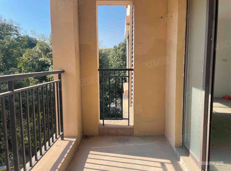 上由珑庭南北通透大两房房龄新板楼带电梯商品住宅