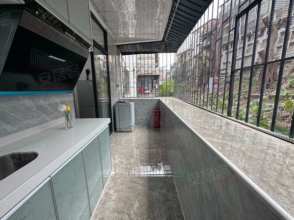 深圳布吉丹竹头圆墩小区丹竹头地铁口 阳台两房一厅 有车位出租房源