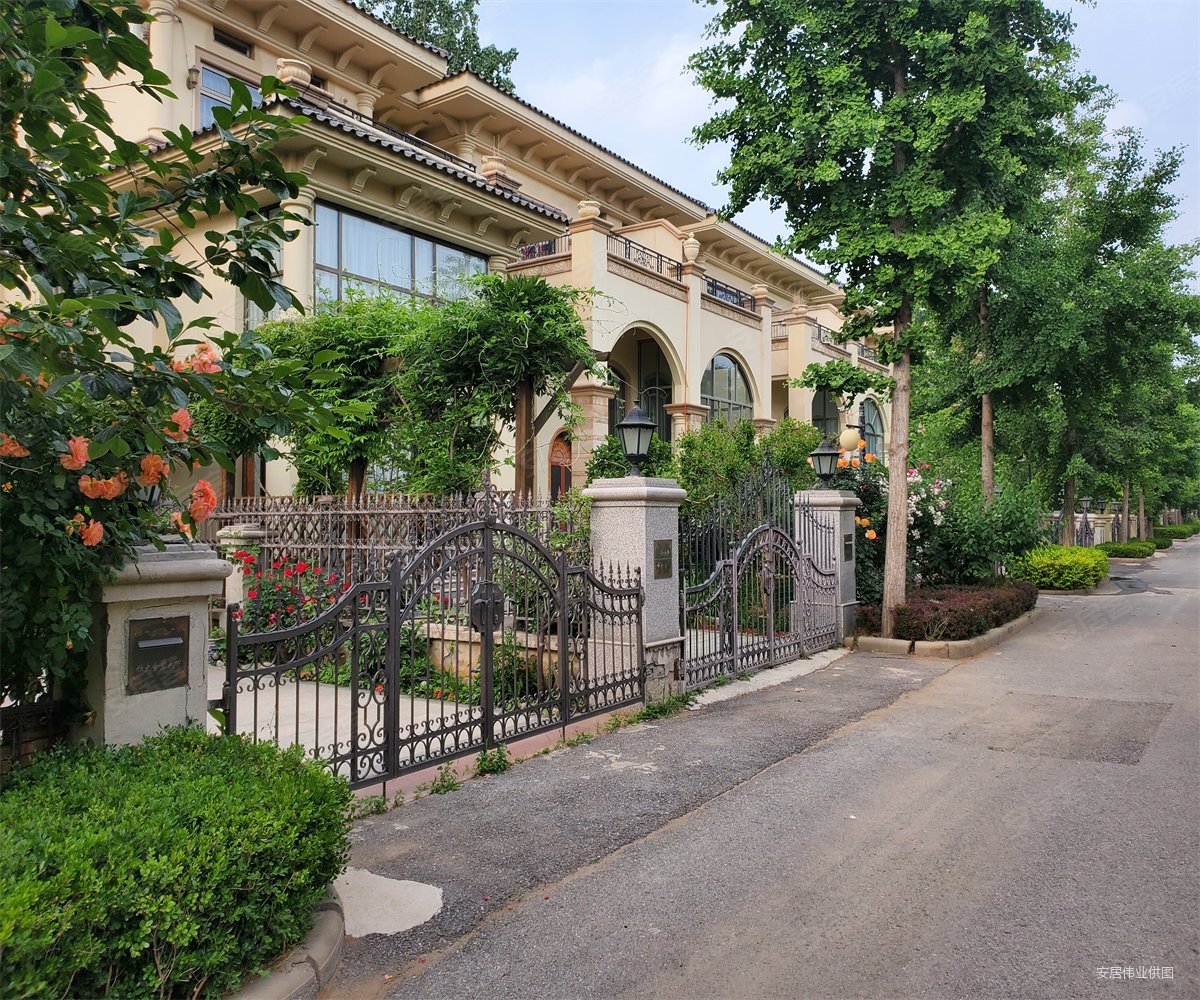 恒大金碧天下联排别墅245平米前后带院满五