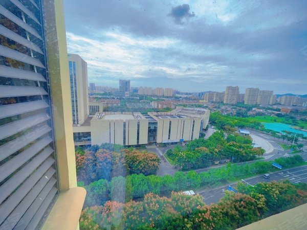 无锡滨湖区绿地天空树图片