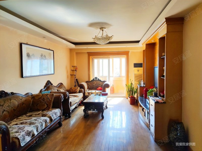 米兰公寓两室南北向带露台户型方正位置好居住舒适