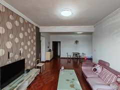 桂林灵川八里街城区1100元！电梯中层！八里四路！阳光大厦！精装大2房！配套全出租房源真实图片