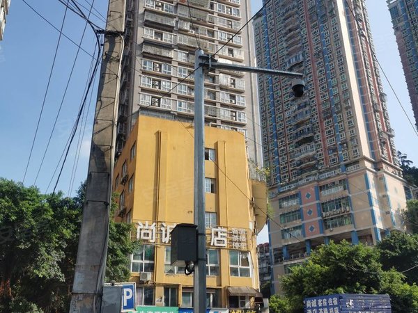 重庆沙坪坝小龙坎尚城国际新上好房三峡广场汉渝路壹中对面电梯小两房