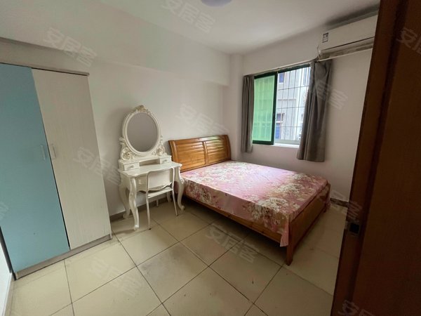 深圳南山南油黄金豪庭(南山)南油服装城3房,可住家,可做宿舍,空出