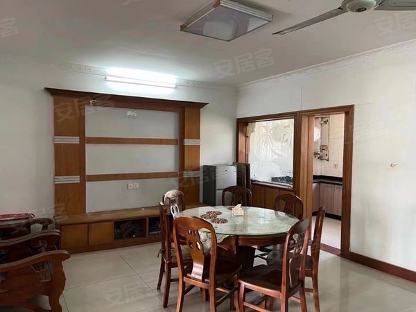 无锡宜兴宜城南郊花园南郊花园4楼98平方中高档装修,设施齐全1800元