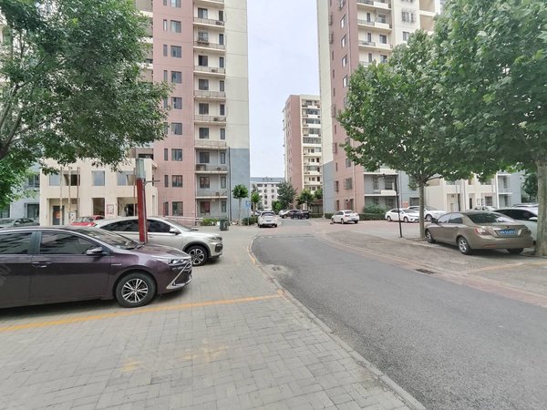 天津西青大寺龙居花园四区直租 无中介费 龙居四区4楼 小卧室 有空调