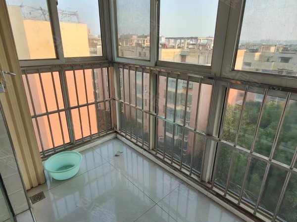 舞钢佳田塞纳城带阳光房!