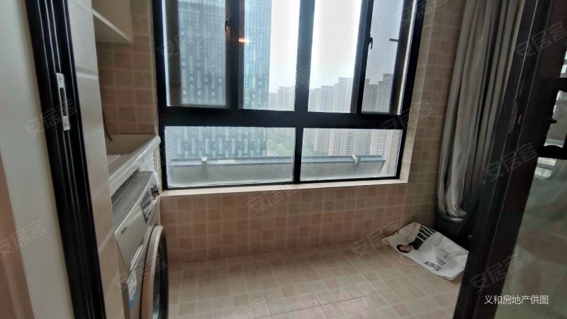 绿地中心公馆3室2厅1卫88.63㎡南北180万