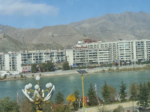 拉萨城关布达拉宫广场拉萨雅砻阳光花园雅砻阳光河景房 三室两卫 拎包
