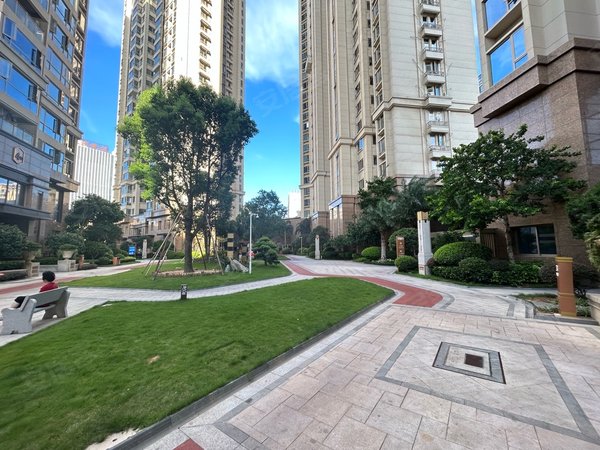 泉州丰泽宝洲路刺桐1号万达旁 刺桐1号 次新小区  电梯高层精装4室3卫