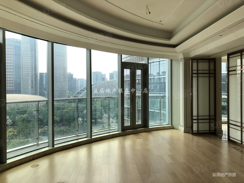 成都银泰中心华悦府3室2厅3卫391㎡南北万