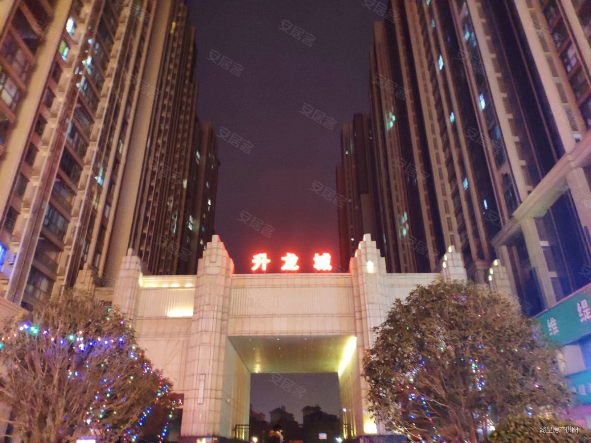 一楼带院,三室,双卫生间 密度低 装修好 南北通透 小区新,升龙城(涧西