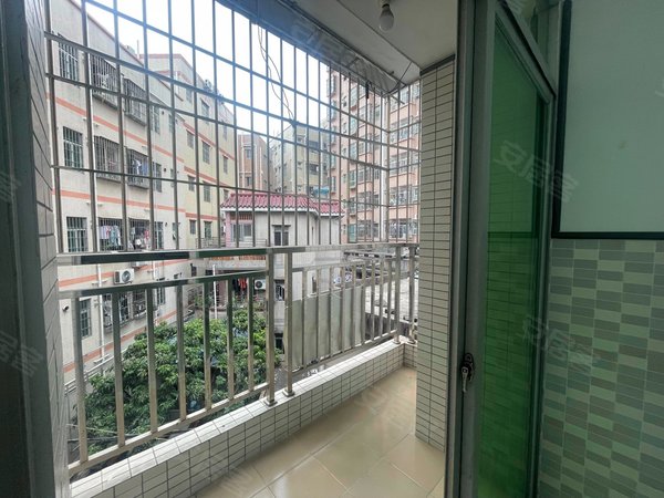 深圳宝安沙井上寮村沙井地铁口上寮上星万丰村荣泰园三房二厅出租房源