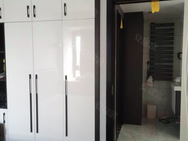 无锡江阴云亭爱家尊邸房东刚搬走出租敔山湾学校隔壁精装小三房,设施