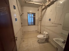 沂源城区银座高庄多层一楼，空房带车库8000出租房源真实图片