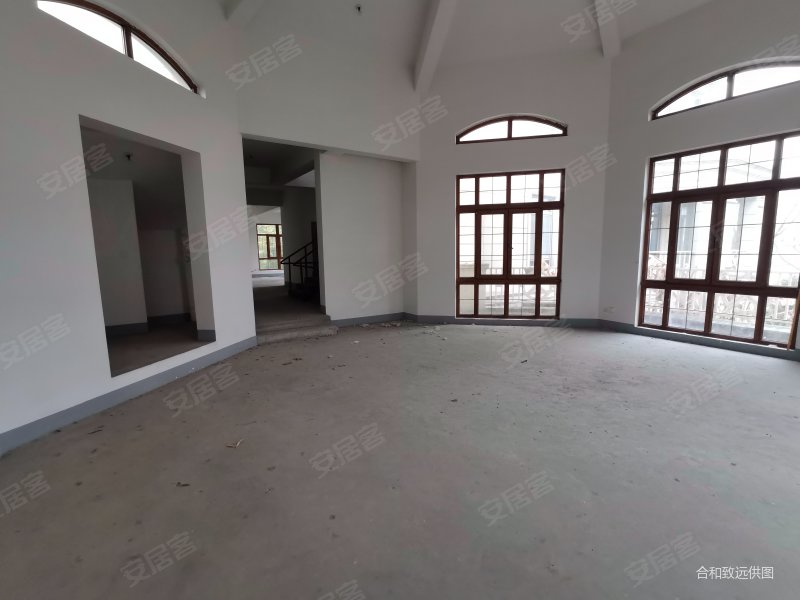 聆湖丽墅沿湖庄园花园6亩可停游艇可随意改造随时看房