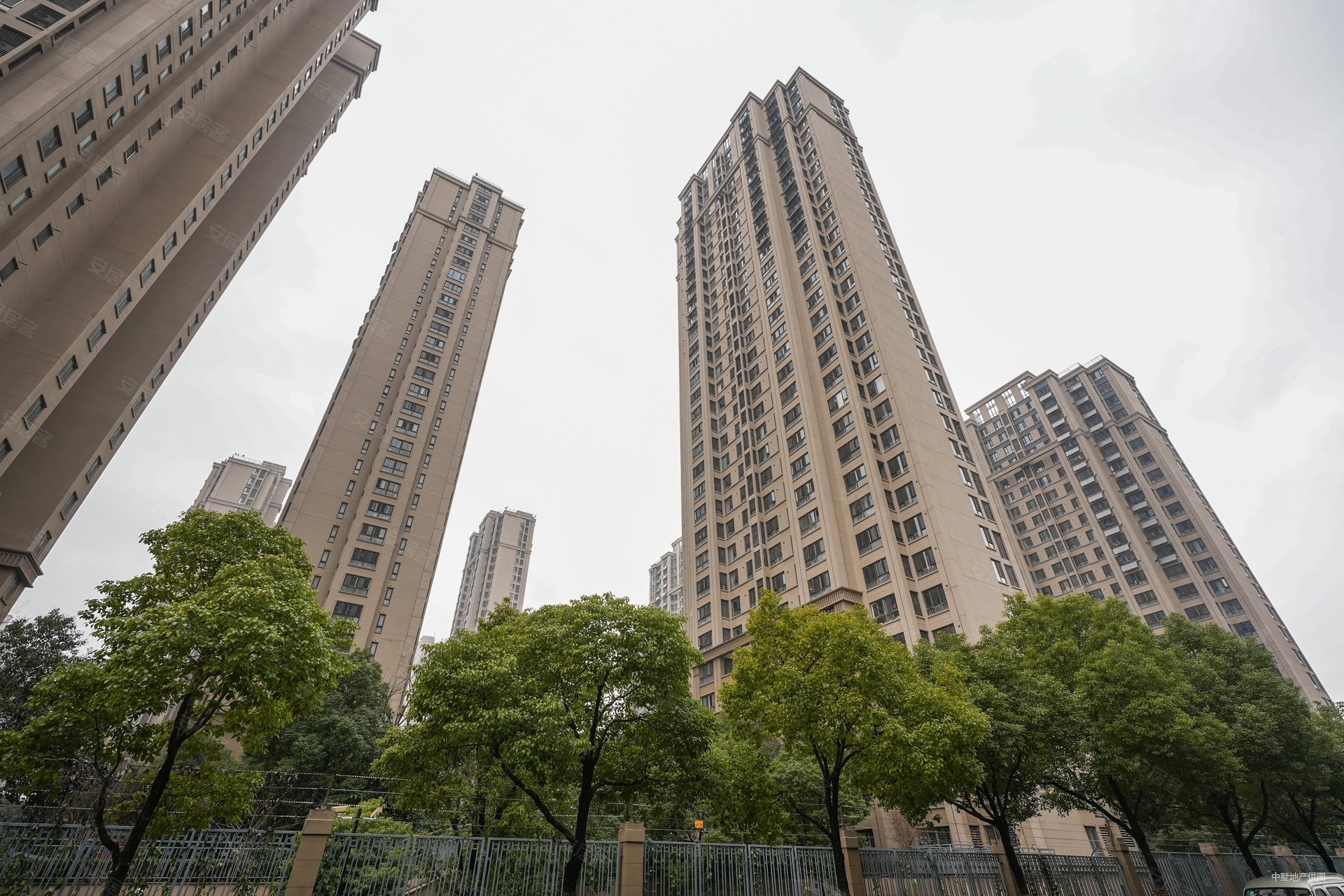 万科森林公园御庭3室2厅1卫87.86㎡南北245万